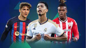 青训小将破门后被队友高高举起