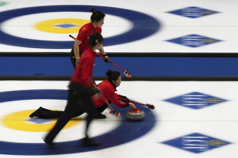 足球国足热身赛表现积极，主帅称进步肉眼可见